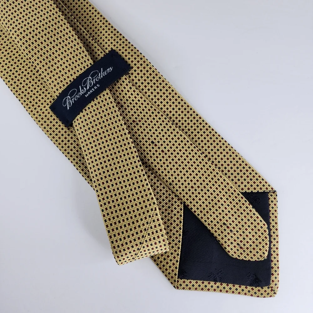 BROOKS BROTHERS MAKERS  Gold Silk Tie.